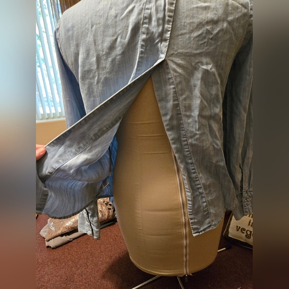 Bella Dahl Button Down Shirt With Open Back Size Small - Picture 4 of 12